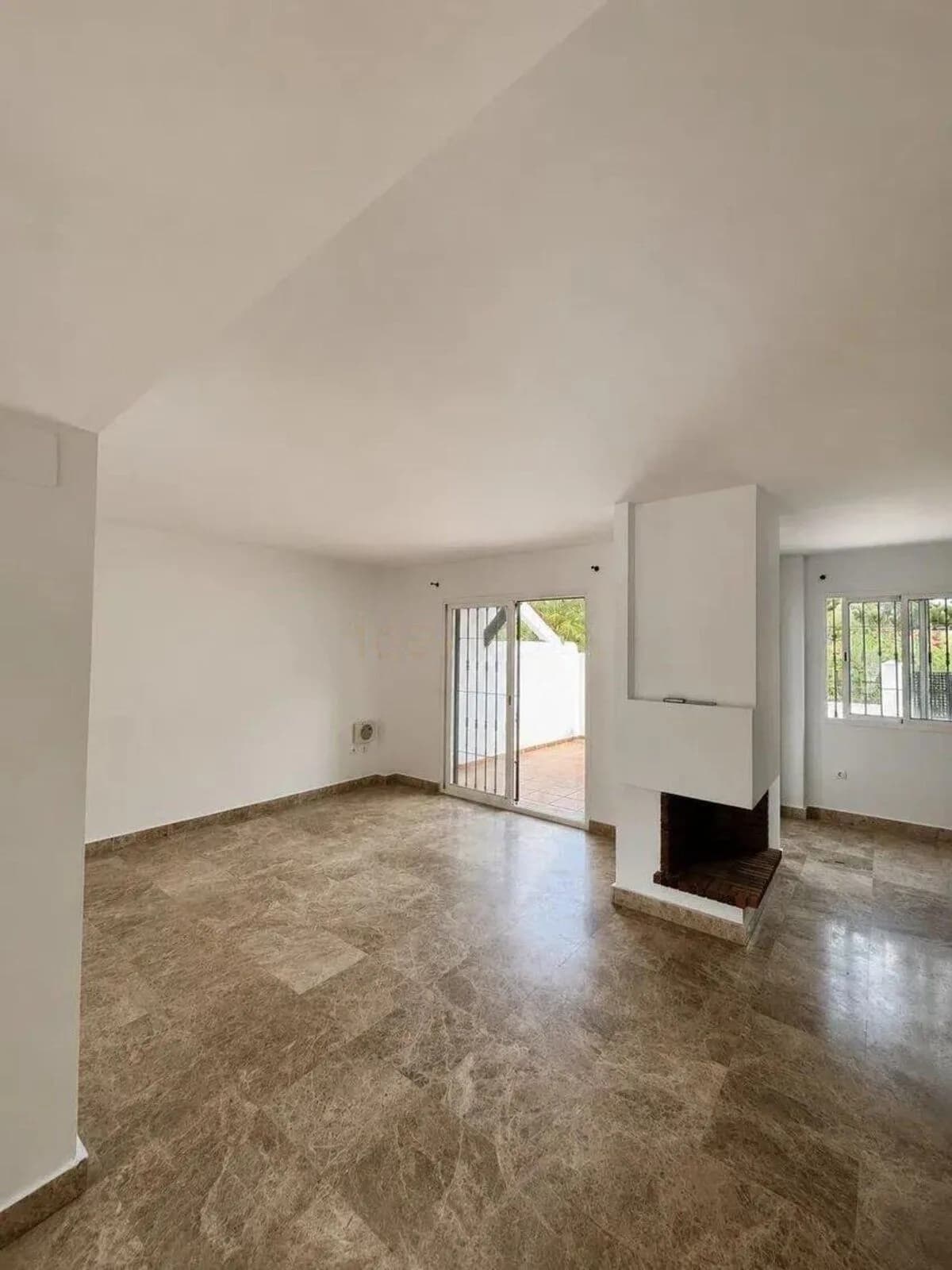 3 Bedroom Townhouse for Sale in Nueva Andalucía, Málaga - Image 6