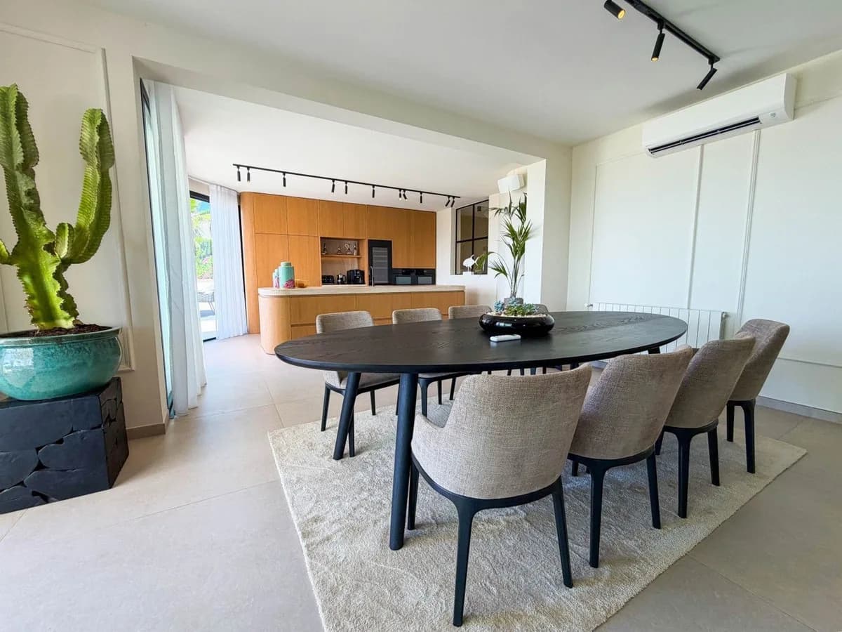 6 Bedroom Detached Villa for Sale in Hacienda Las Chapas, Málaga - Image 2