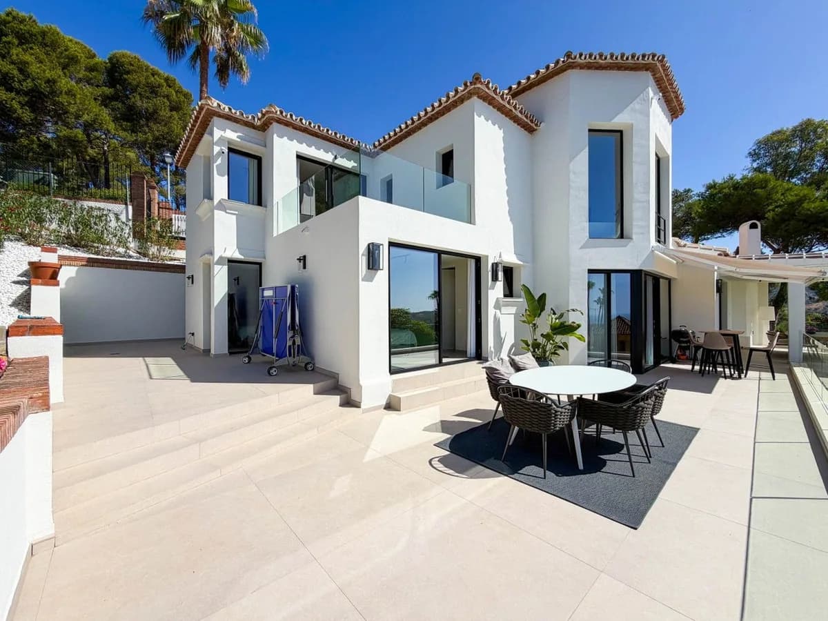 6 Bedroom Detached Villa for Sale in Hacienda Las Chapas, Málaga - Image 5