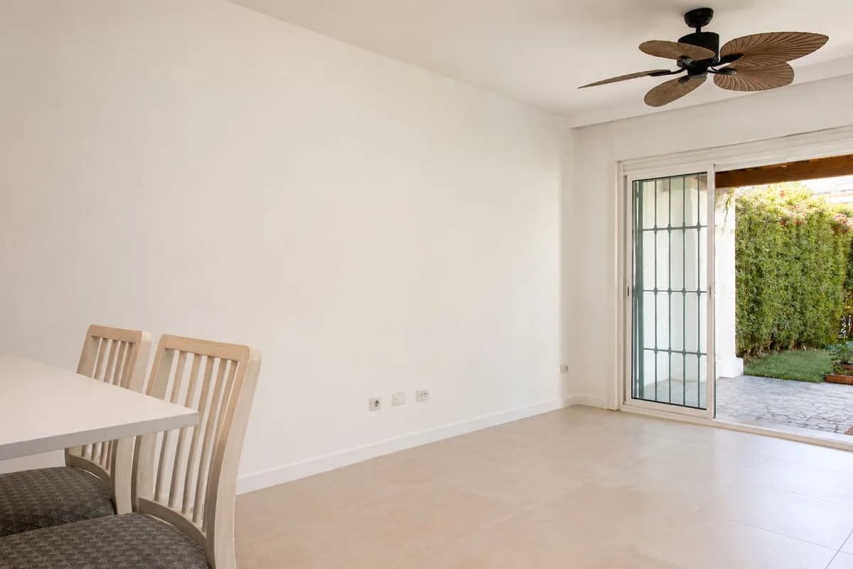 3 Bedroom Ground Floor Apartment for Sale in Guadalmina Alta, Málaga - Image 5