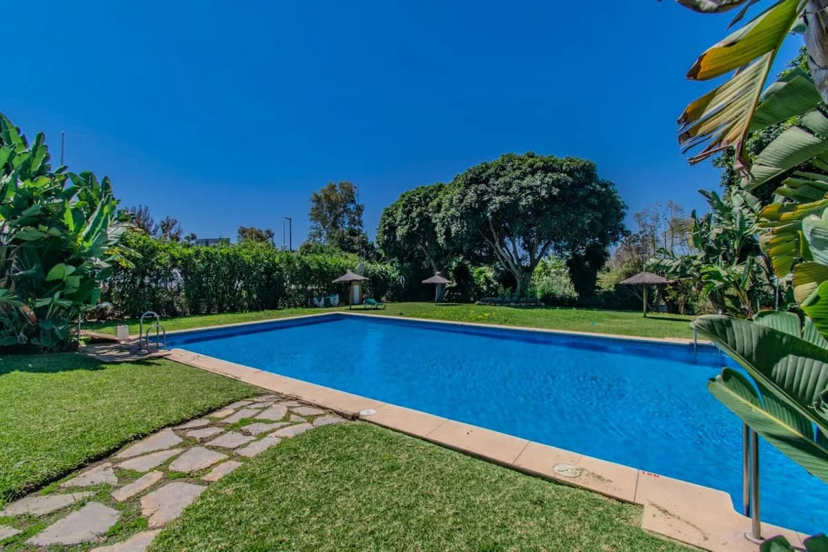 3 Bedroom Ground Floor Apartment for Sale in Guadalmina Alta, Málaga - Image 6