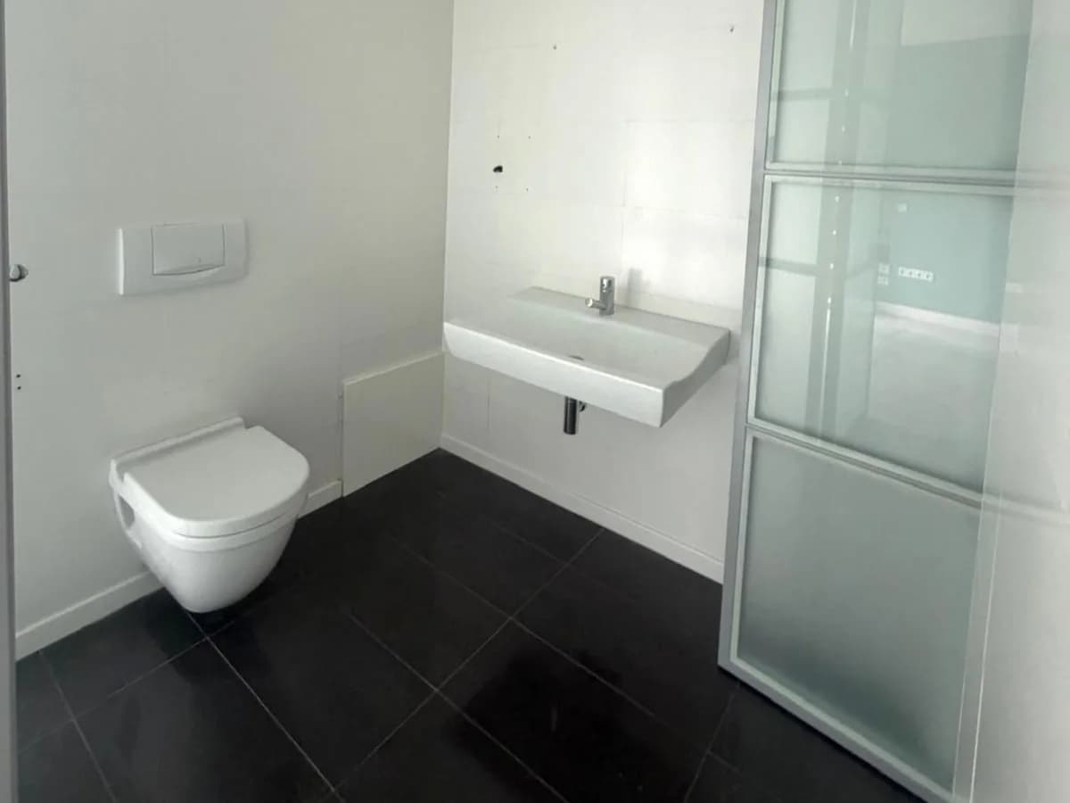 3 Bedroom Middle Floor Apartment for Sale in Marbella, Málaga - Image 9
