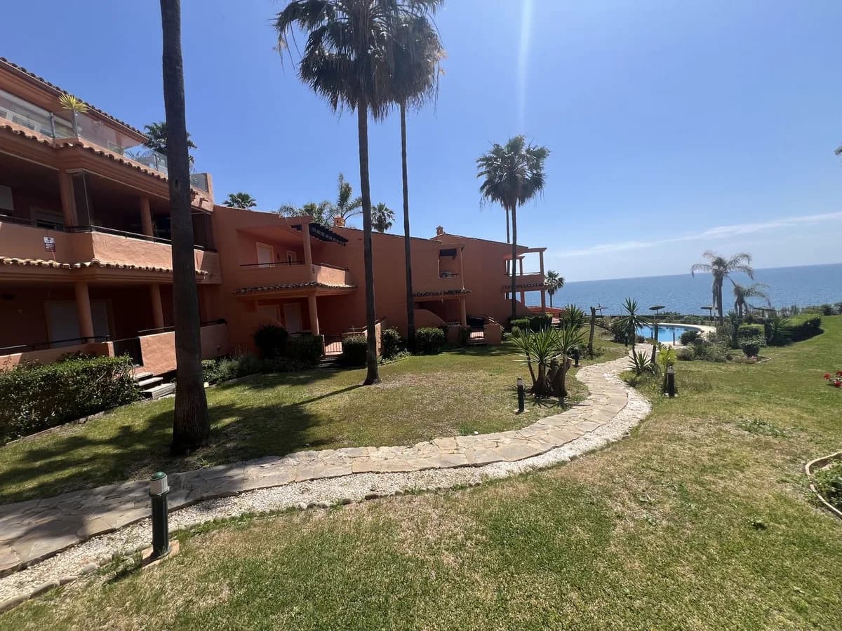 3 Bedroom Ground Floor Apartment for Sale in Estepona, Málaga