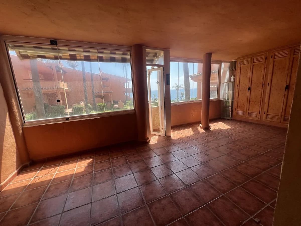 3 Bedroom Ground Floor Apartment for Sale in Estepona, Málaga - Image 3