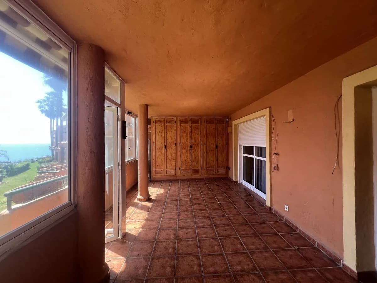 3 Bedroom Ground Floor Apartment for Sale in Estepona, Málaga - Image 4