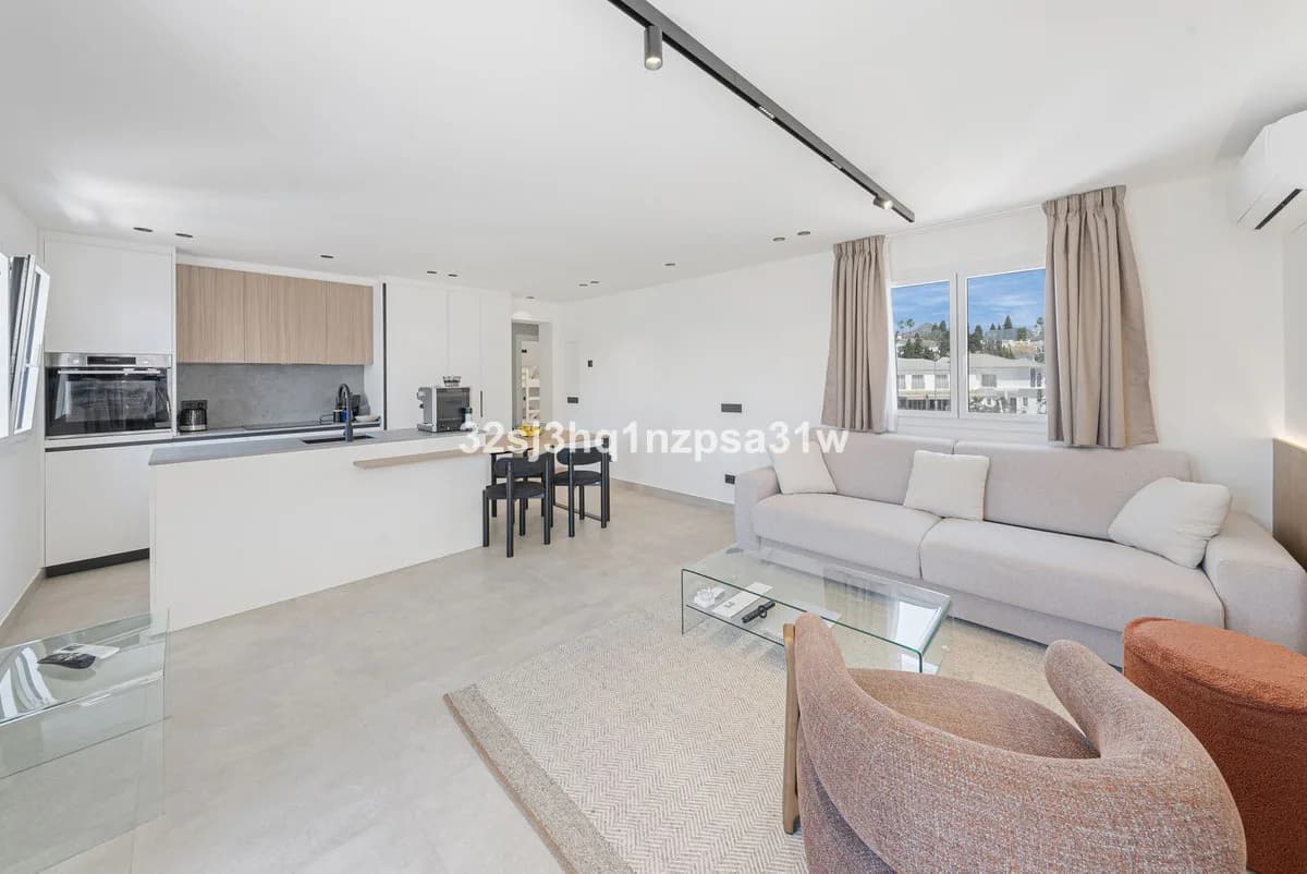 2 Bedroom Penthouse for Sale in Estepona, Málaga