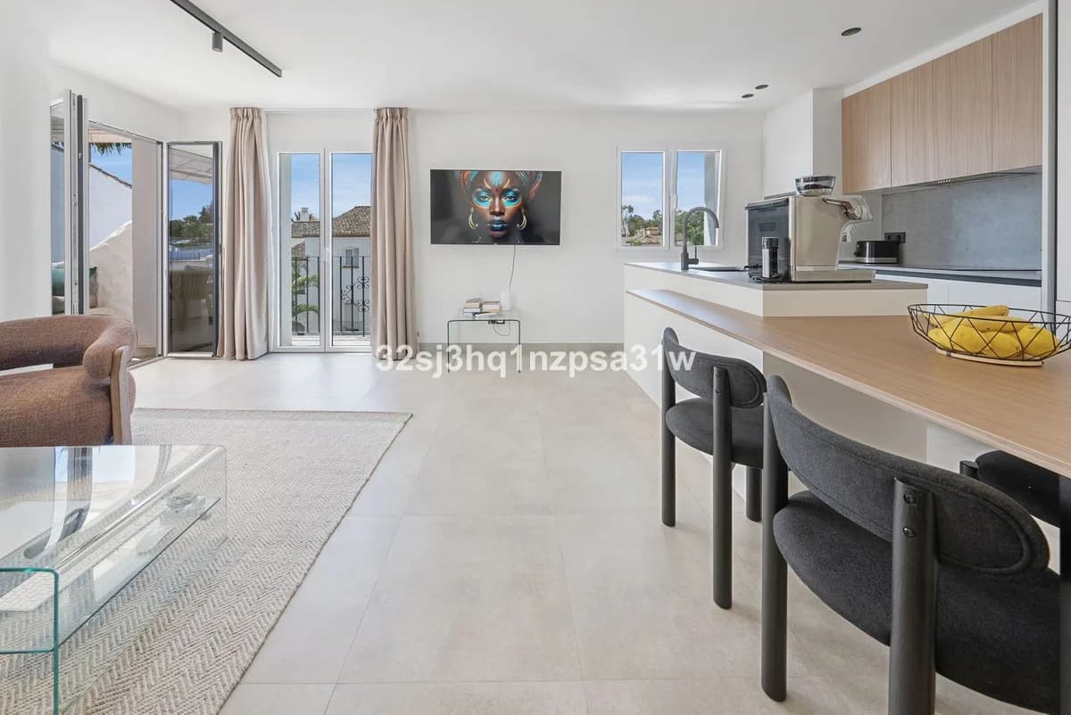 2 Bedroom Penthouse for Sale in Estepona, Málaga - Image 2