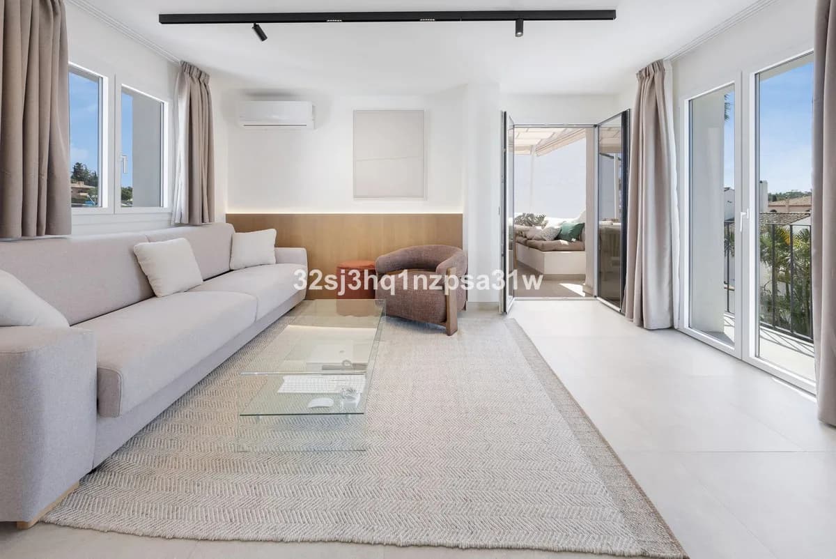 2 Bedroom Penthouse for Sale in Estepona, Málaga - Image 6