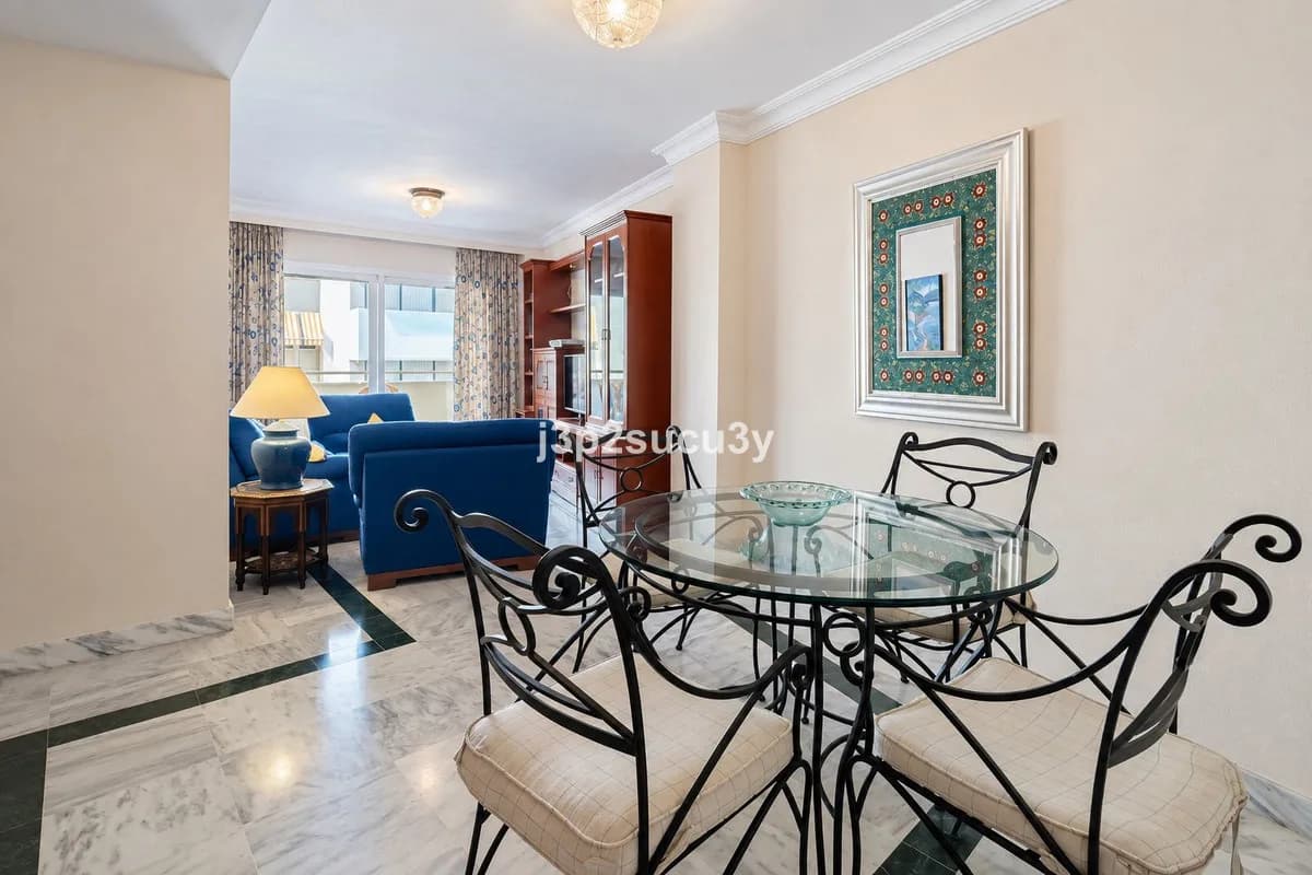 2 Bedroom Middle Floor Apartment for Sale in Marbella, Málaga - Image 9