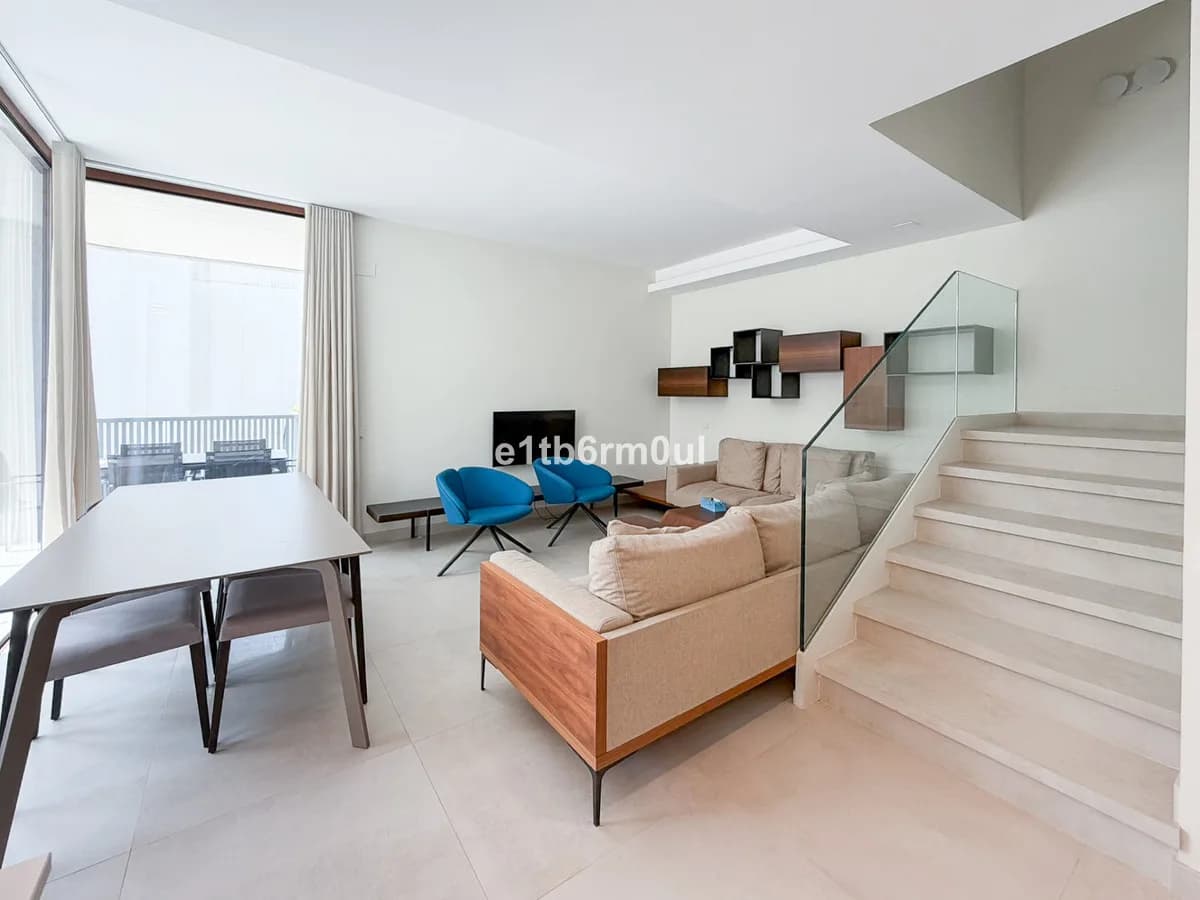 4 Bedroom Semi-Detached House for Sale in The Golden Mile, Málaga - Image 3