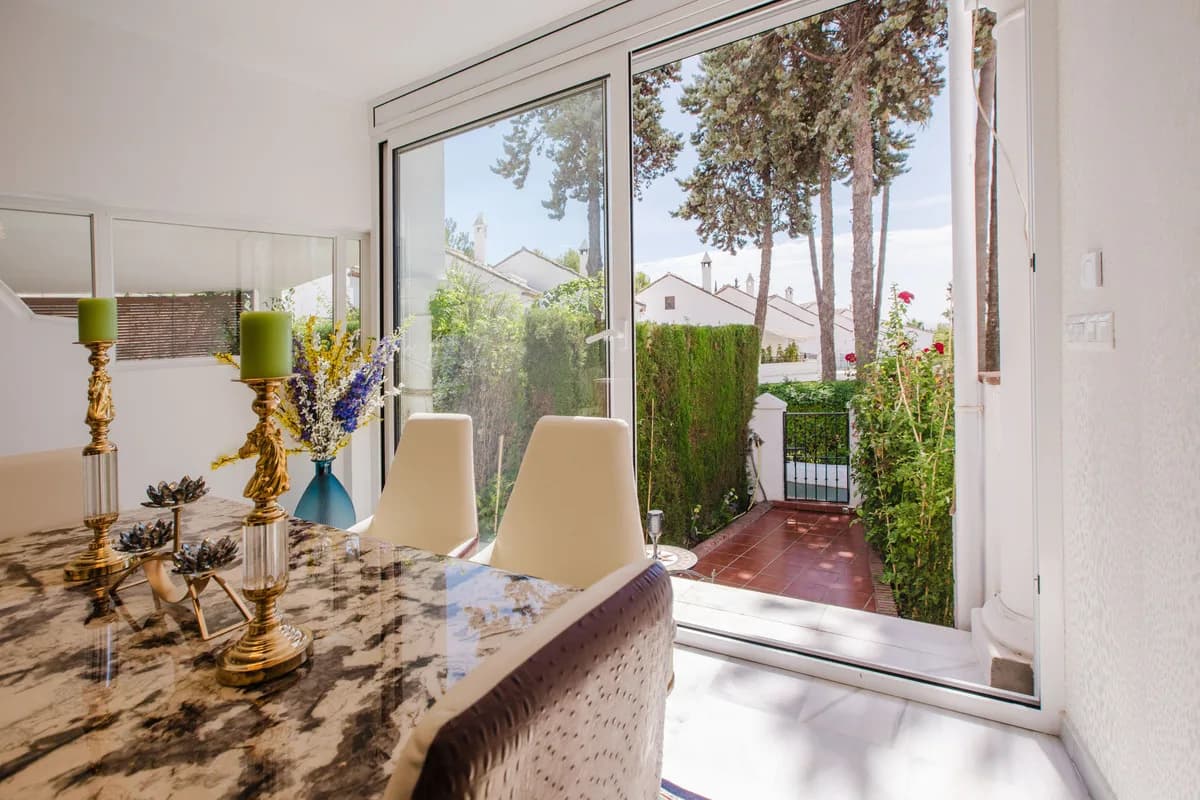 4 Bedroom Townhouse for Sale in The Golden Mile, Málaga - Image 8