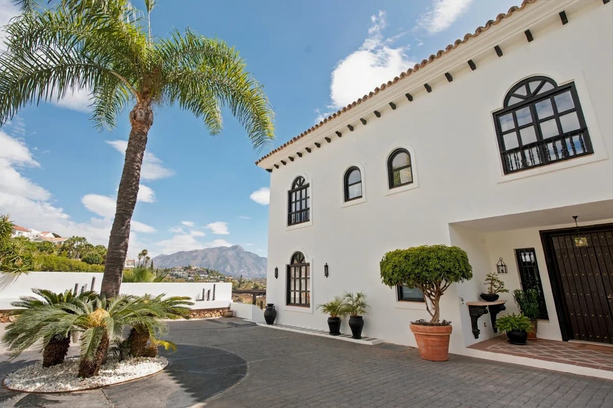 7 Bedroom Detached Villa for Sale in Benahavís, Málaga - Image 8