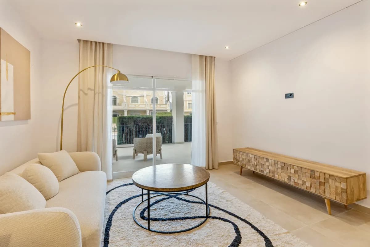 3 Bedroom Middle Floor Apartment for Sale in Nueva Andalucía, Málaga - Image 3