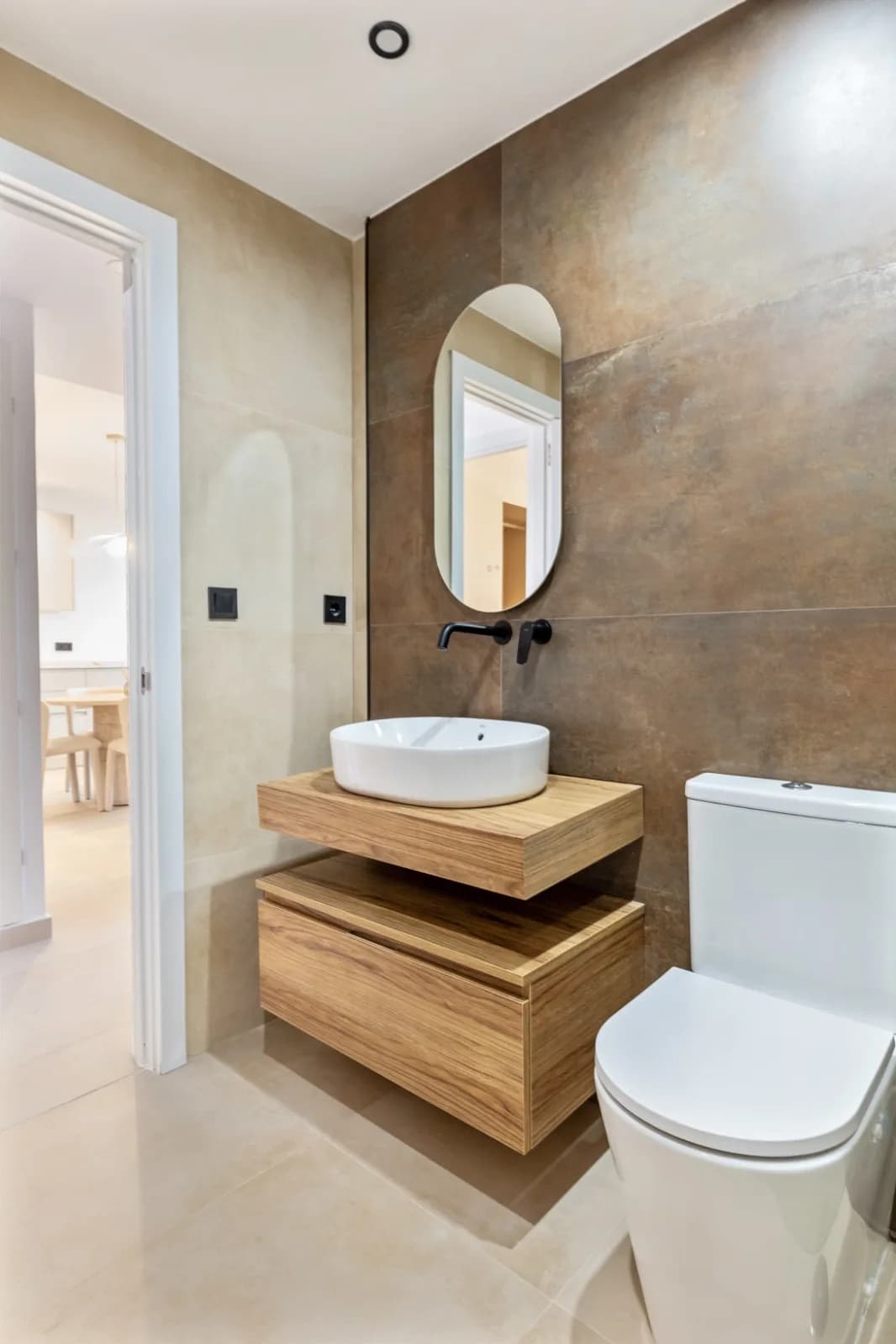 3 Bedroom Middle Floor Apartment for Sale in Nueva Andalucía, Málaga - Image 8