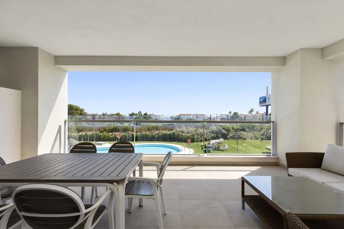 3 Bedroom Middle Floor Apartment for Sale in Casares Playa, Málaga - Image 5