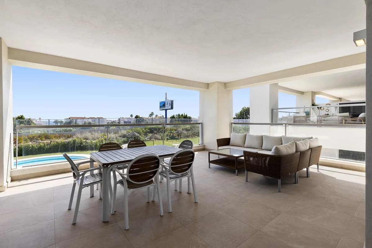 3 Bedroom Middle Floor Apartment for Sale in Casares Playa, Málaga - Image 6