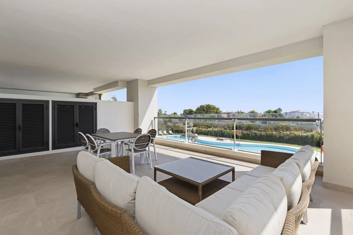 3 Bedroom Middle Floor Apartment for Sale in Casares Playa, Málaga - Image 7