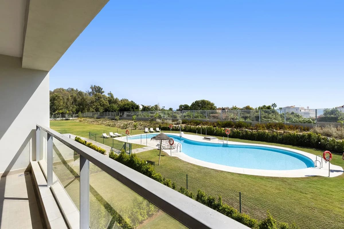 3 Bedroom Middle Floor Apartment for Sale in Casares Playa, Málaga - Image 8