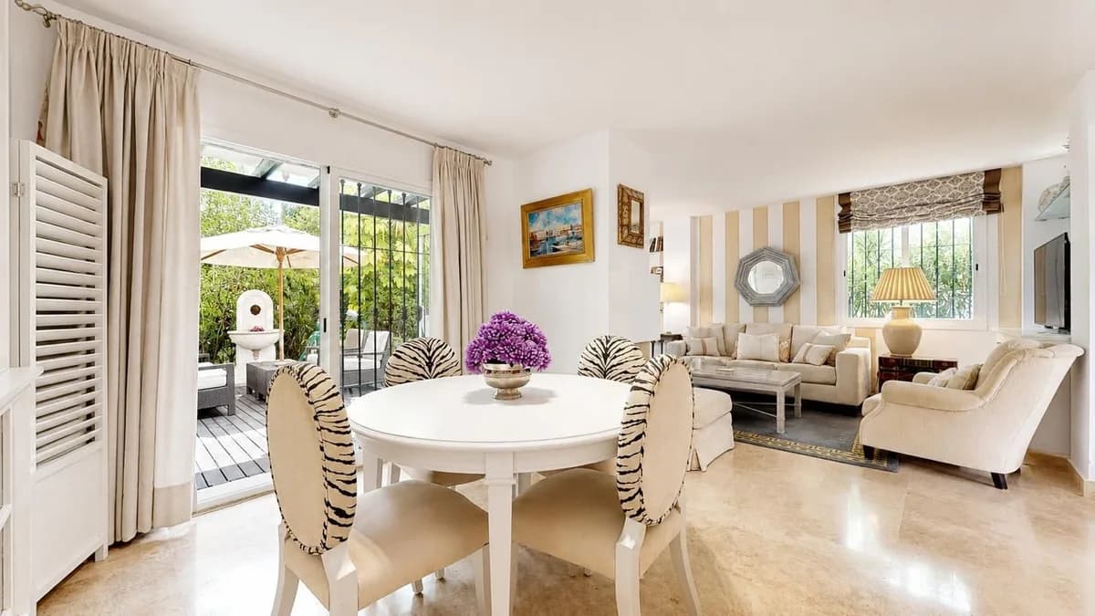 3 Bedroom Townhouse for Sale in Nueva Andalucía, Málaga - Image 3