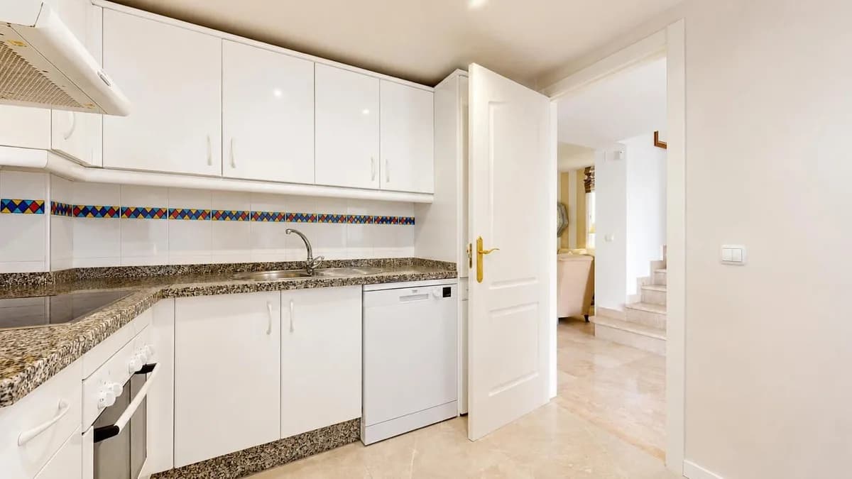3 Bedroom Townhouse for Sale in Nueva Andalucía, Málaga - Image 6