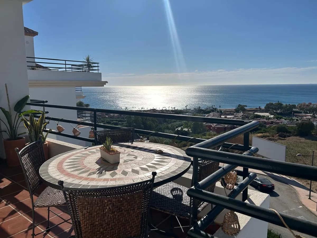 2 Bedroom Middle Floor Apartment for Sale in Manilva, Málaga