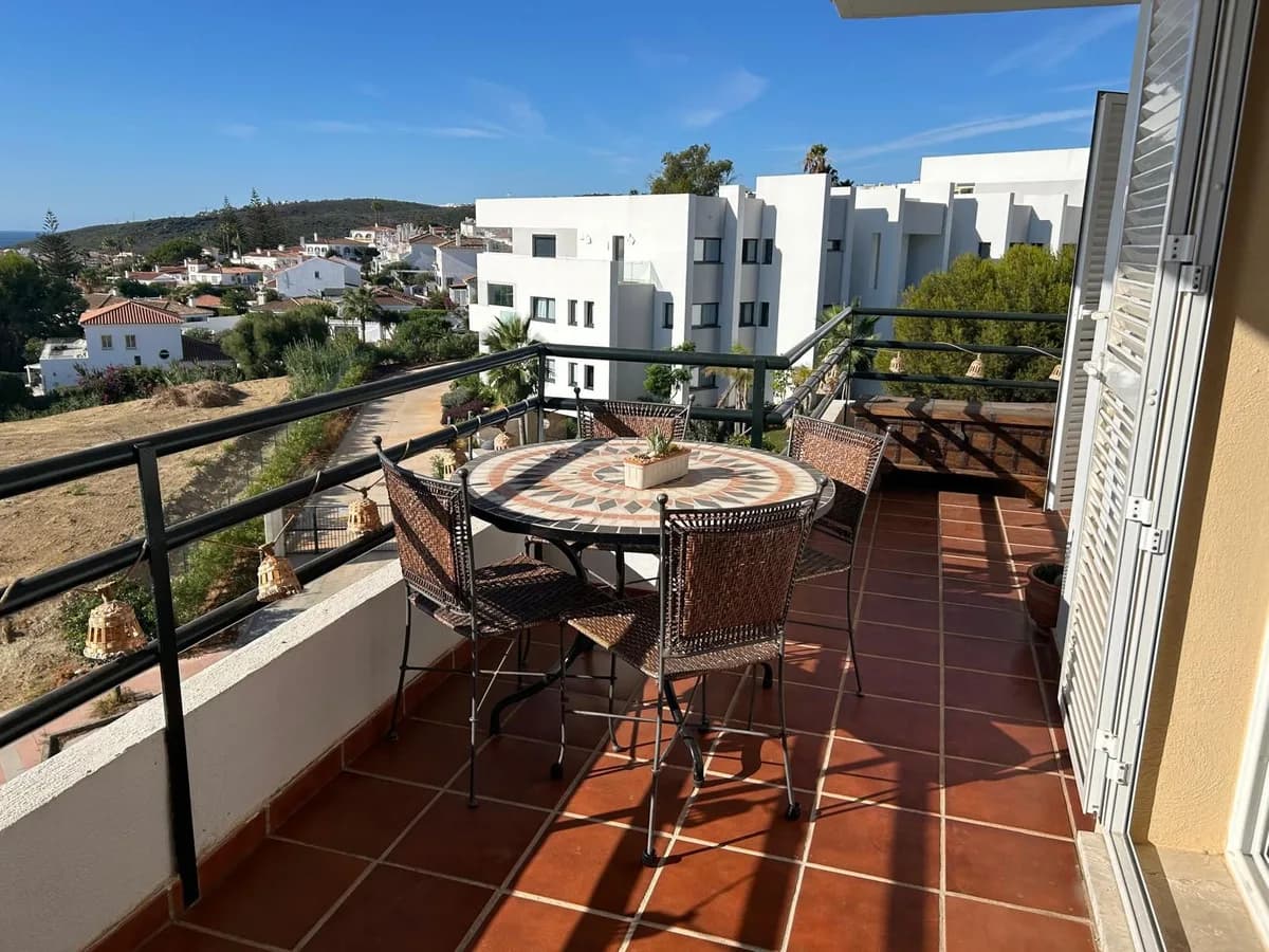 2 Bedroom Middle Floor Apartment for Sale in Manilva, Málaga - Image 2