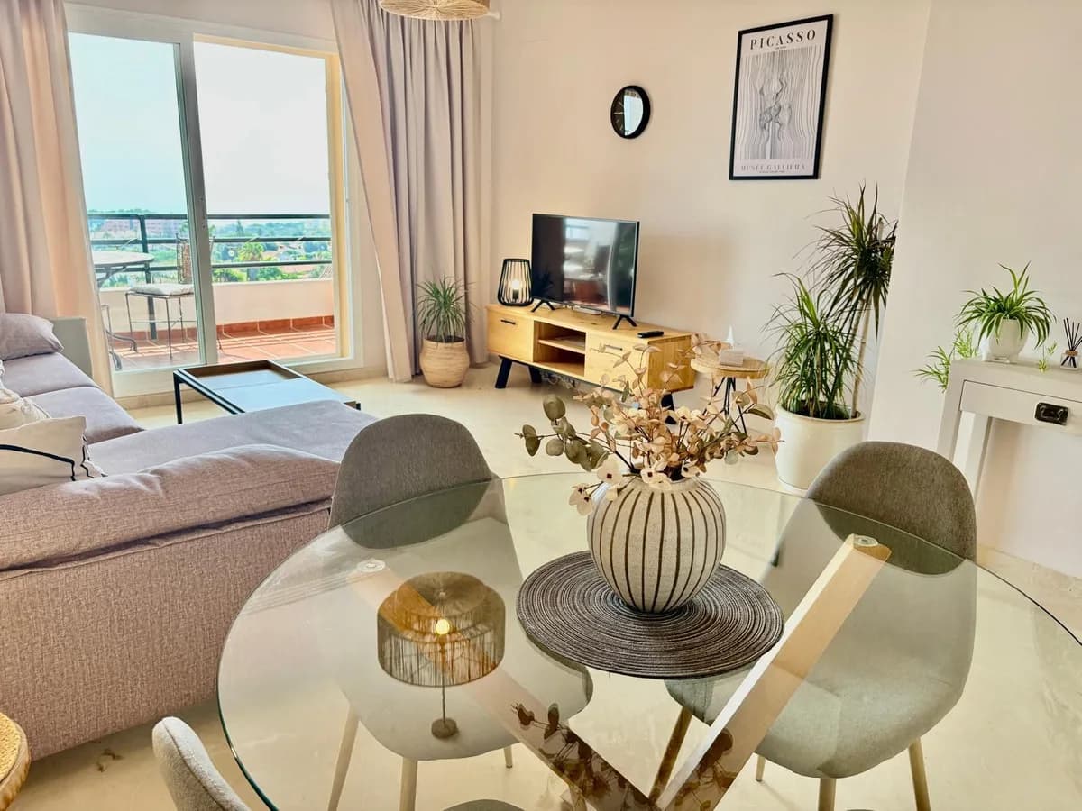 2 Bedroom Middle Floor Apartment for Sale in Manilva, Málaga - Image 3