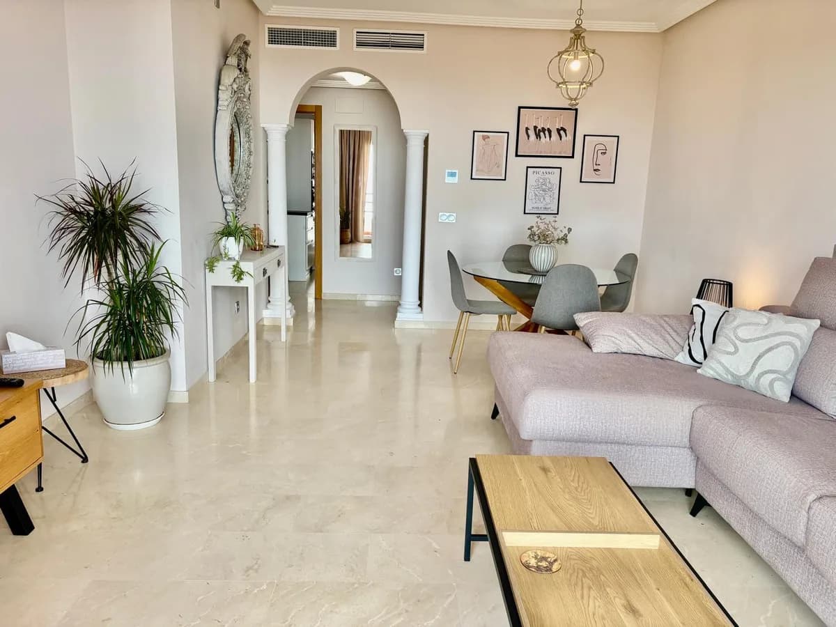 2 Bedroom Middle Floor Apartment for Sale in Manilva, Málaga - Image 7