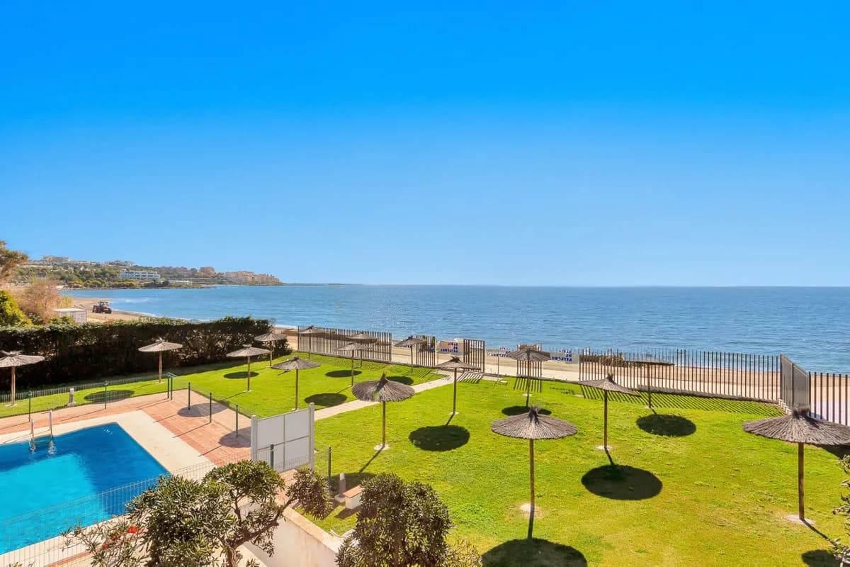 2 Bedroom Middle Floor Apartment for Sale in Estepona, Málaga