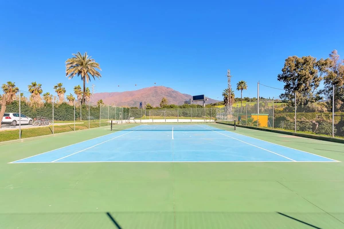 2 Bedroom Middle Floor Apartment for Sale in Estepona, Málaga - Image 5
