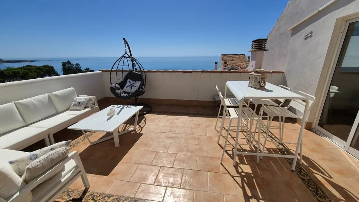 2 Bedroom Middle Floor Apartment for Sale in Estepona, Málaga - Image 6
