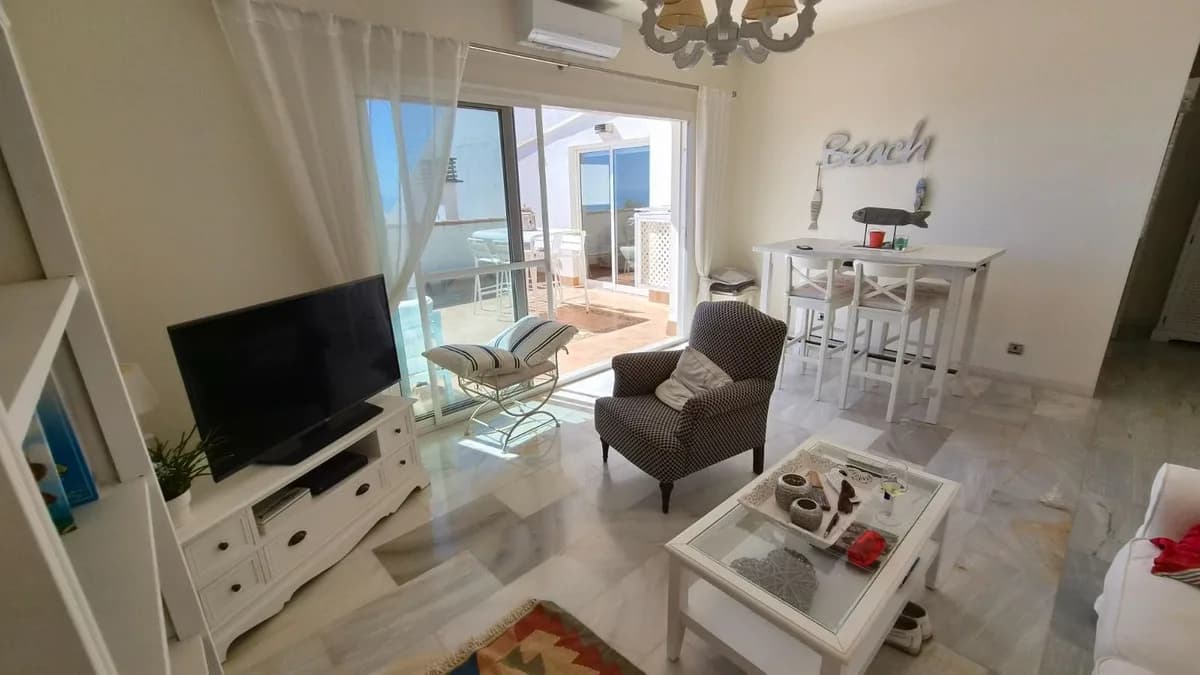 2 Bedroom Middle Floor Apartment for Sale in Estepona, Málaga - Image 7