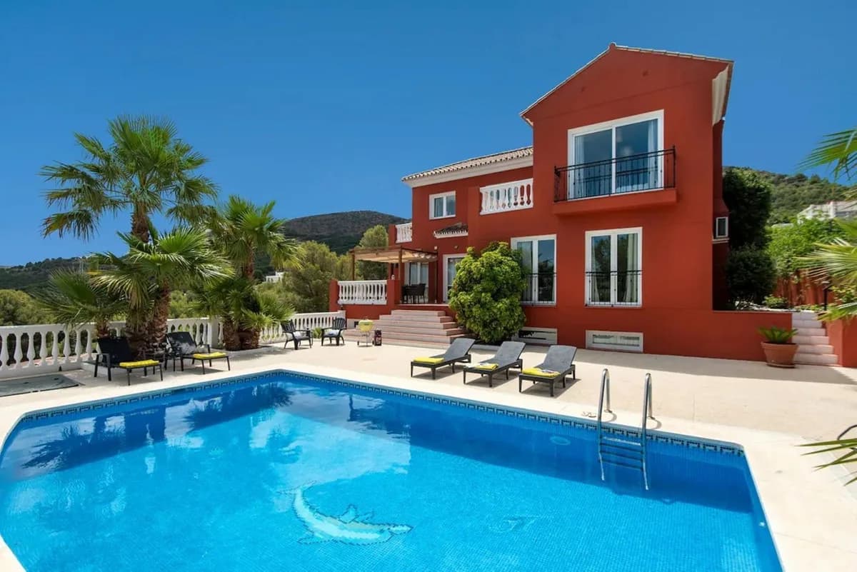 4 Bedroom Detached Villa for Sale in Alhaurín de la Torre, Málaga - Image 2