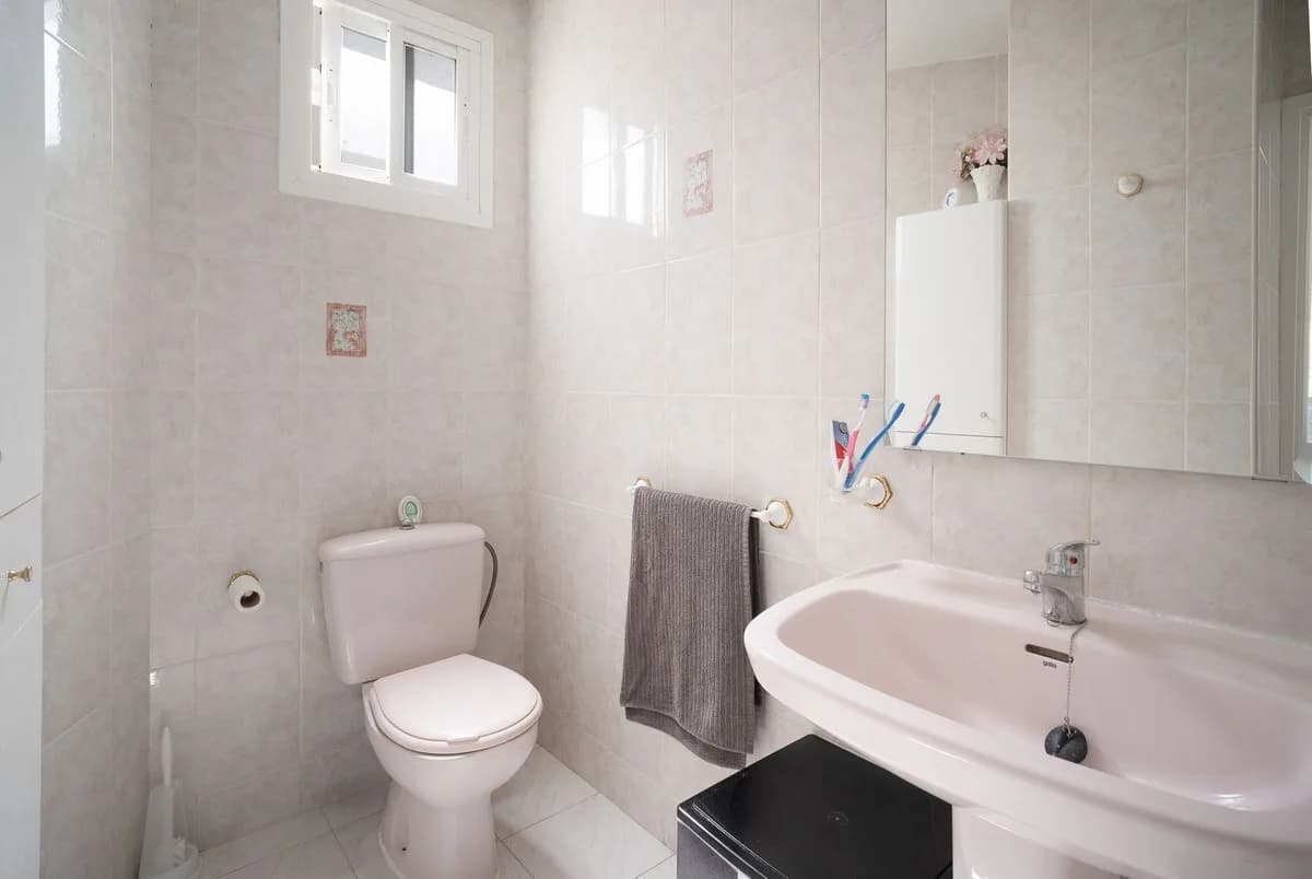 1 Bedroom Middle Floor Apartment for Sale in Benalmadena Costa, Málaga - Image 8