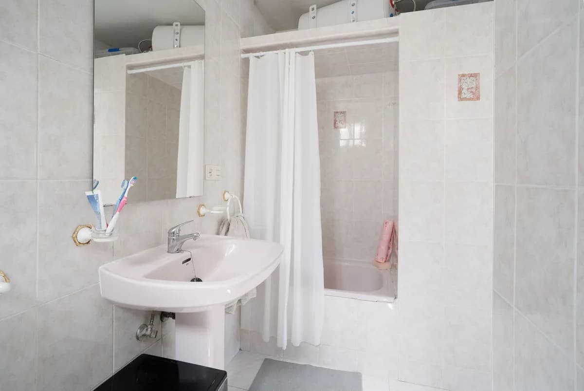 1 Bedroom Middle Floor Apartment for Sale in Benalmadena Costa, Málaga - Image 9