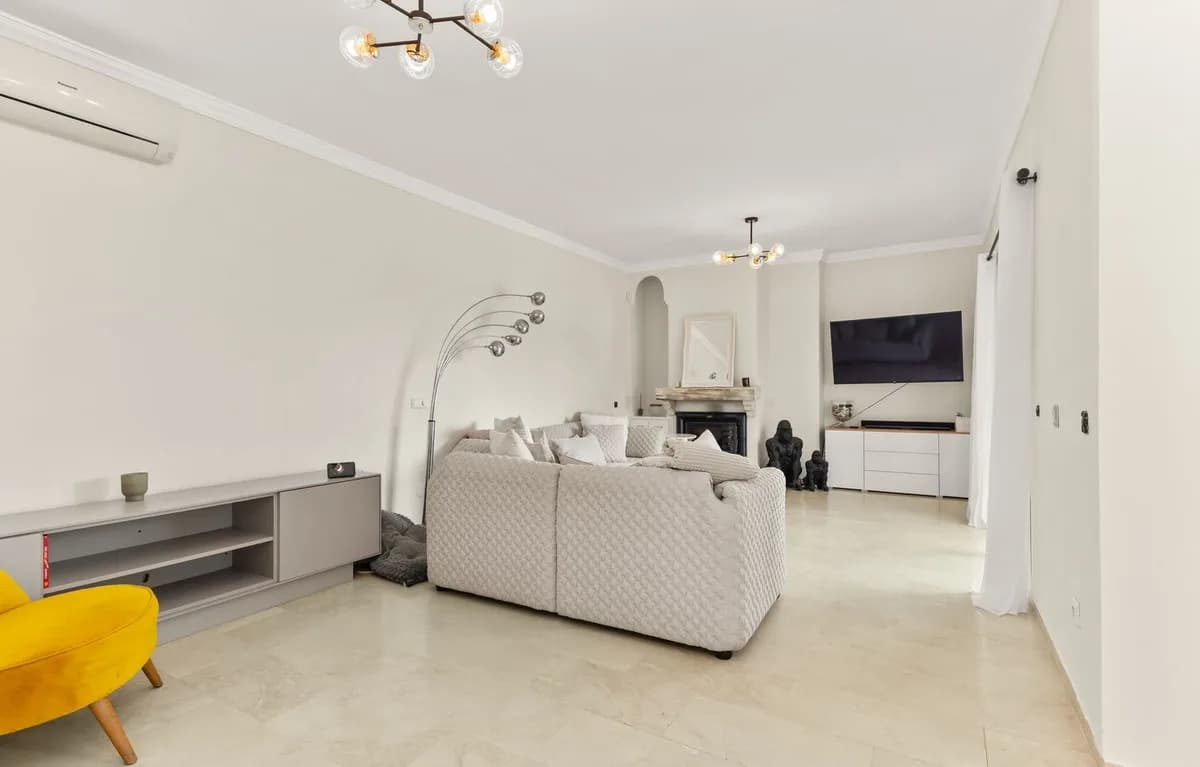 3 Bedroom Detached Villa for Sale in Estepona, Málaga - Image 9