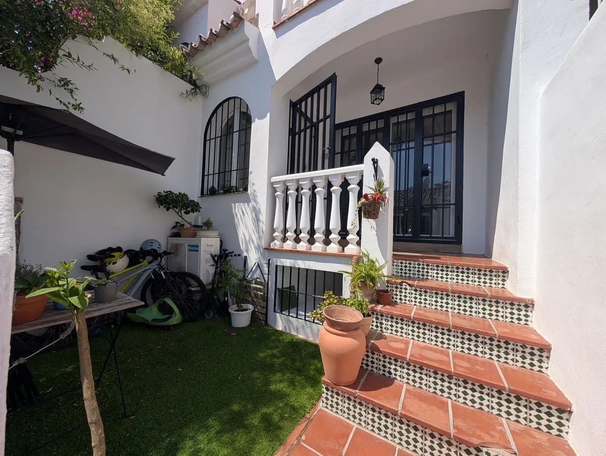 3 Bedroom Townhouse for Sale in Riviera del Sol, Málaga - Image 5