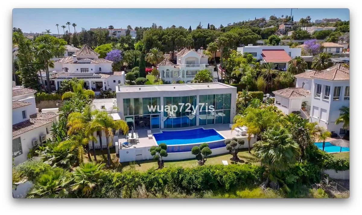 3 Bedroom Detached Villa for Sale in La Quinta, Málaga - Image 2