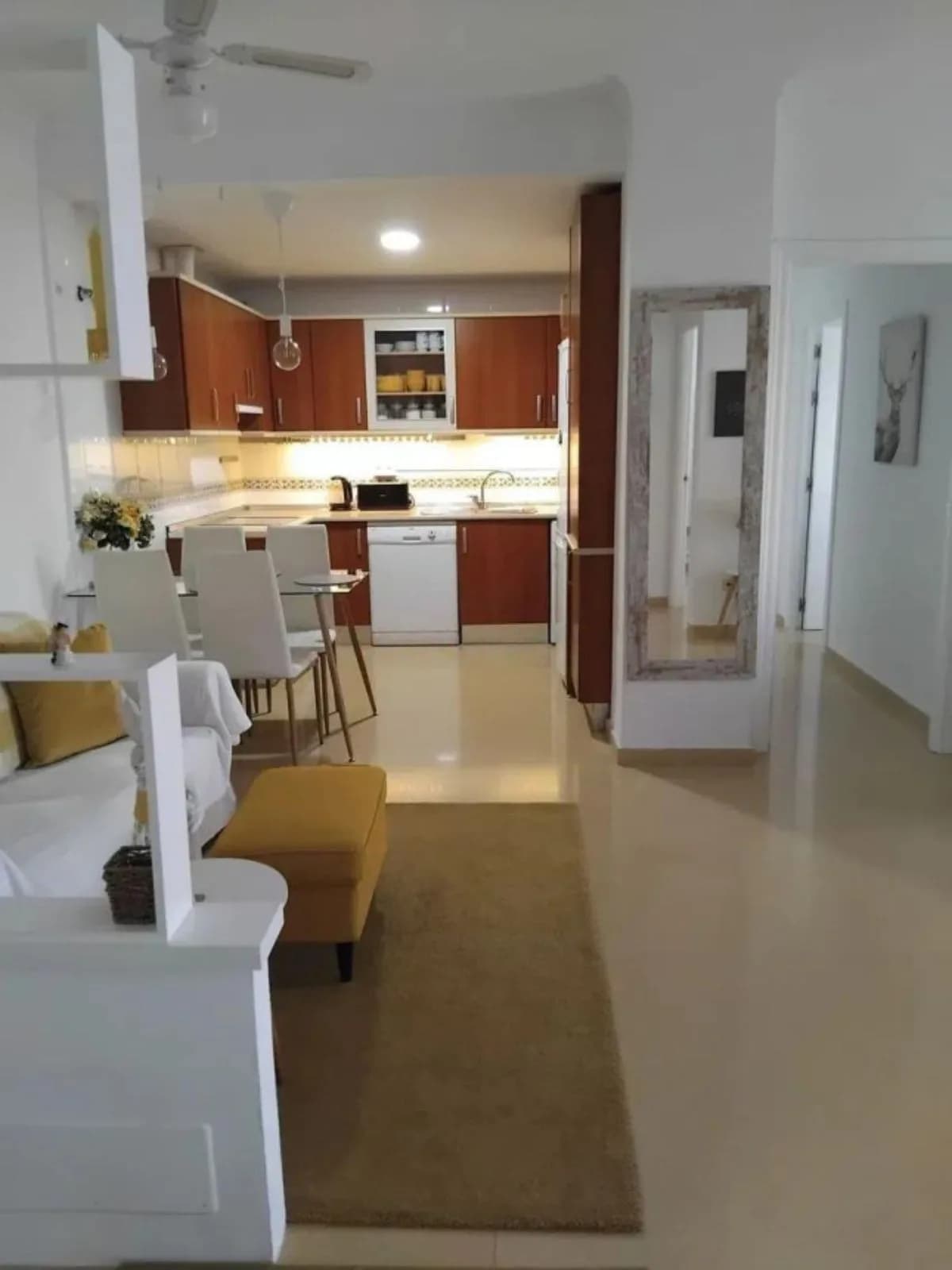3 Bedroom Middle Floor Apartment for Sale in San Luis de Sabinillas, Málaga - Image 3
