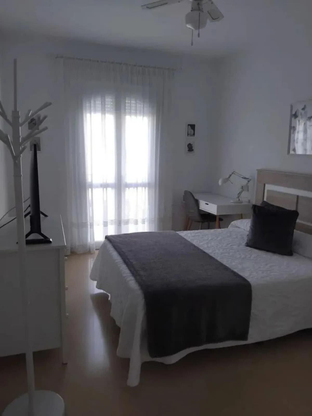3 Bedroom Middle Floor Apartment for Sale in San Luis de Sabinillas, Málaga - Image 5