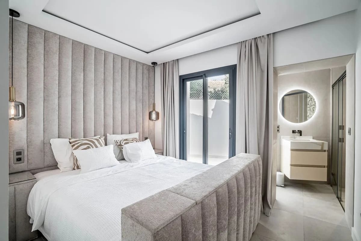 6 Bedroom Detached Villa for Sale in Nagüeles, Málaga - Image 7