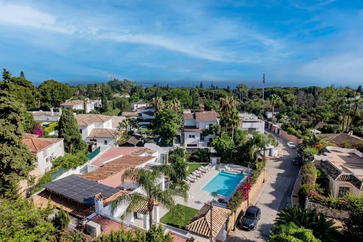 6 Bedroom Detached Villa for Sale in Nagüeles, Málaga - Image 9