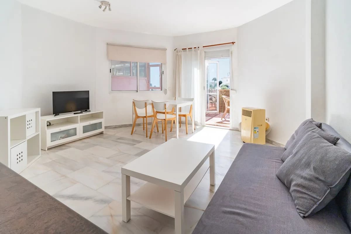 1 Bedroom Middle Floor Apartment for Sale in Benalmadena, Málaga