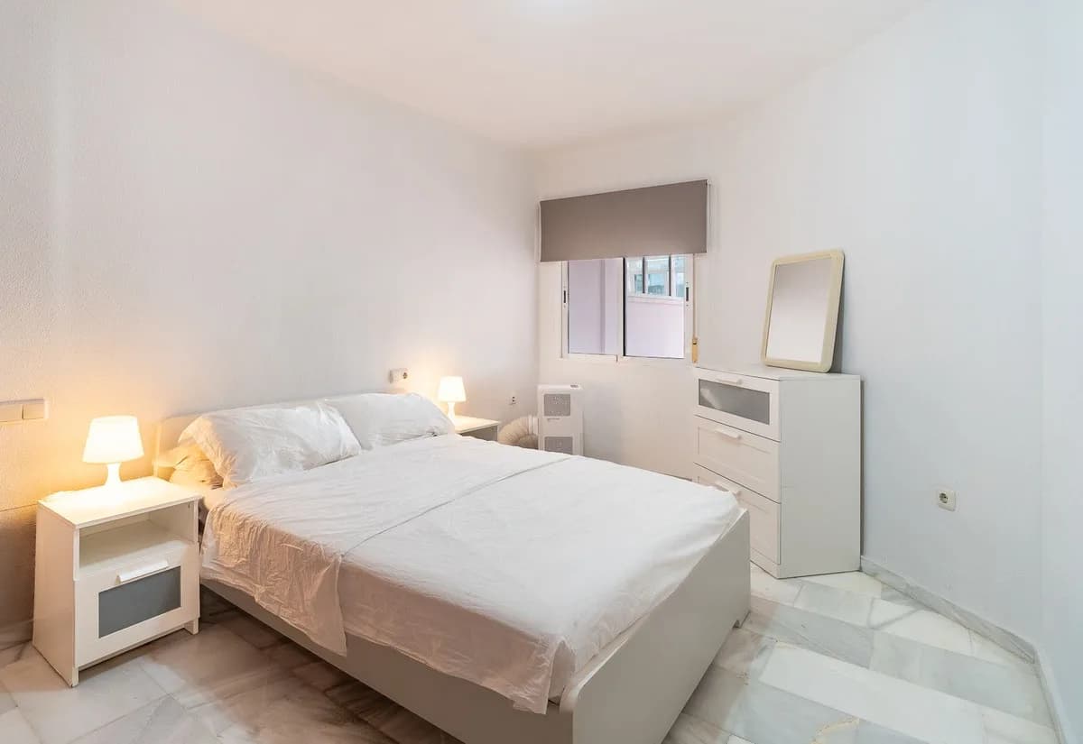 1 Bedroom Middle Floor Apartment for Sale in Benalmadena, Málaga - Image 8