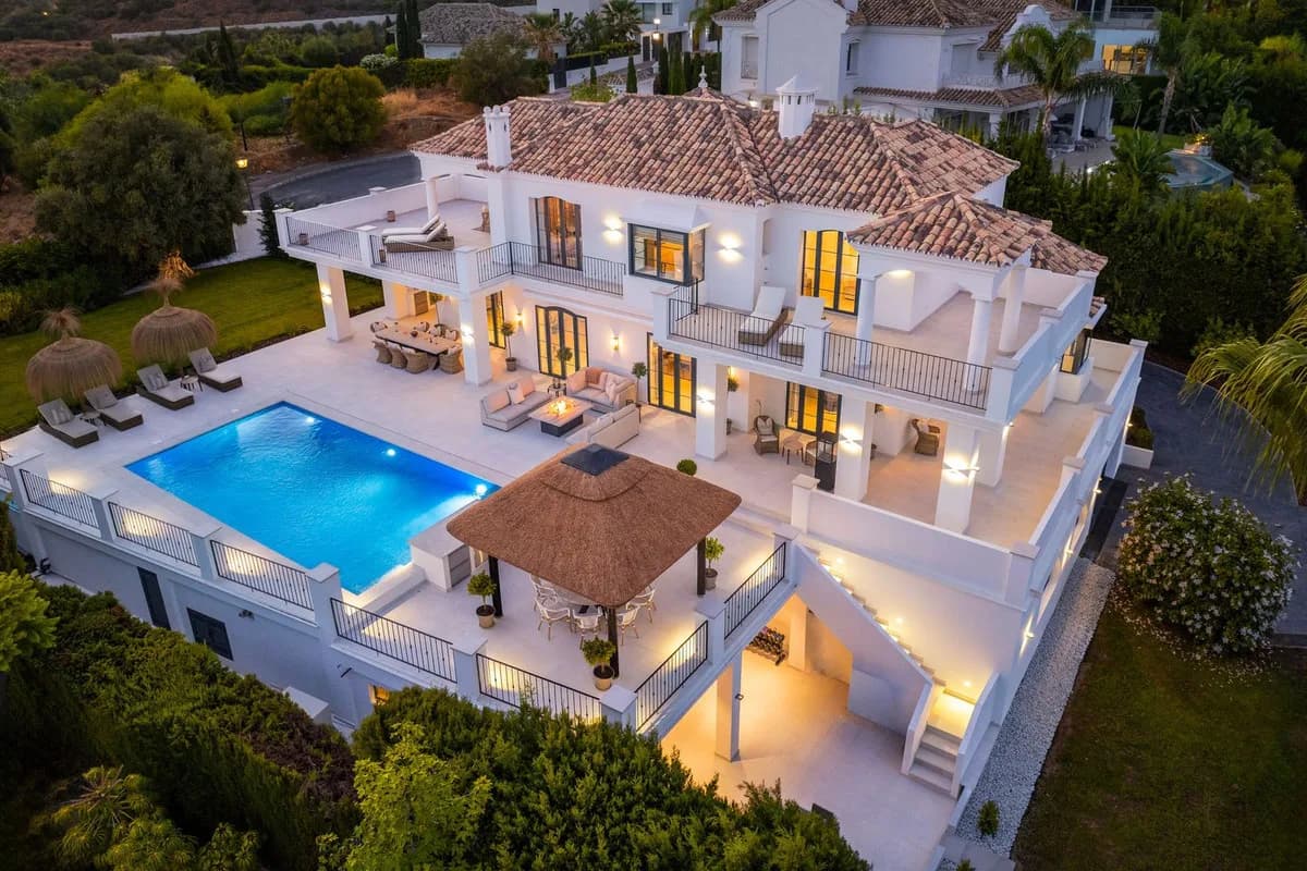 5 Bedroom Detached Villa for Sale in Nueva Andalucía, Málaga - Image 4