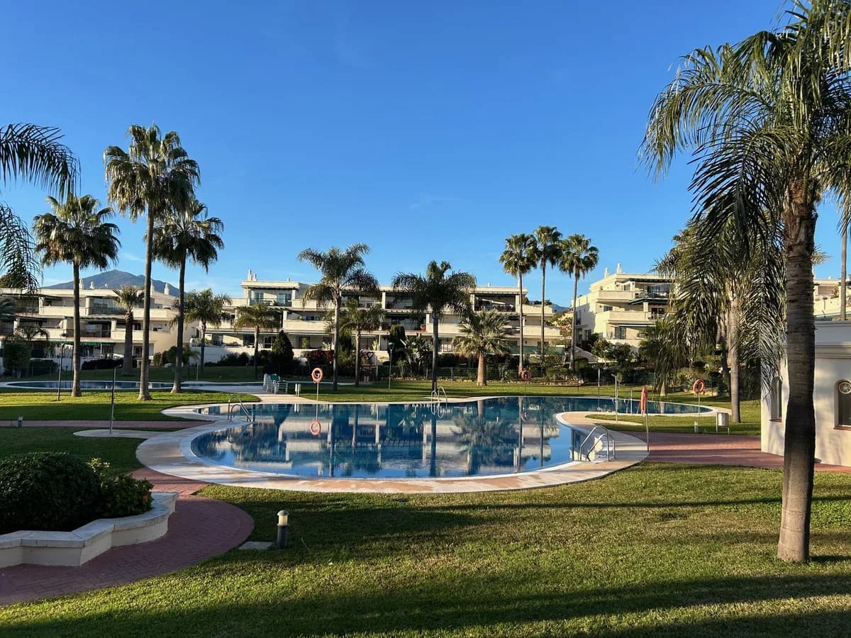 3 Bedroom Middle Floor Apartment for Sale in Nueva Andalucía, Málaga - Image 4
