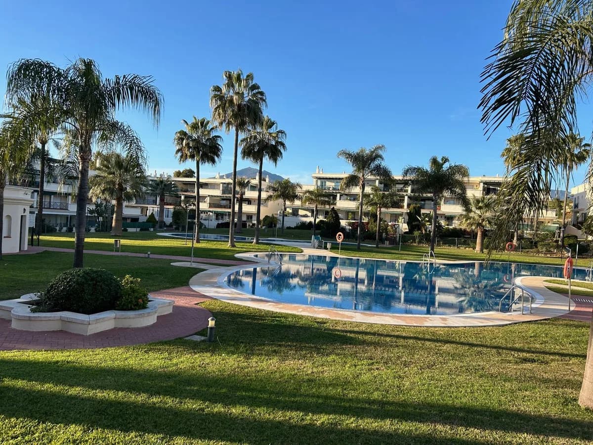3 Bedroom Middle Floor Apartment for Sale in Nueva Andalucía, Málaga - Image 5