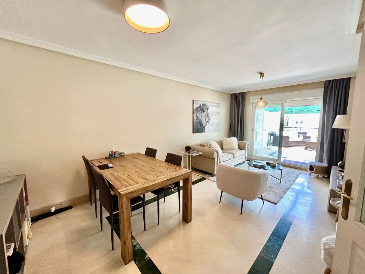 3 Bedroom Middle Floor Apartment for Sale in Nueva Andalucía, Málaga - Image 9