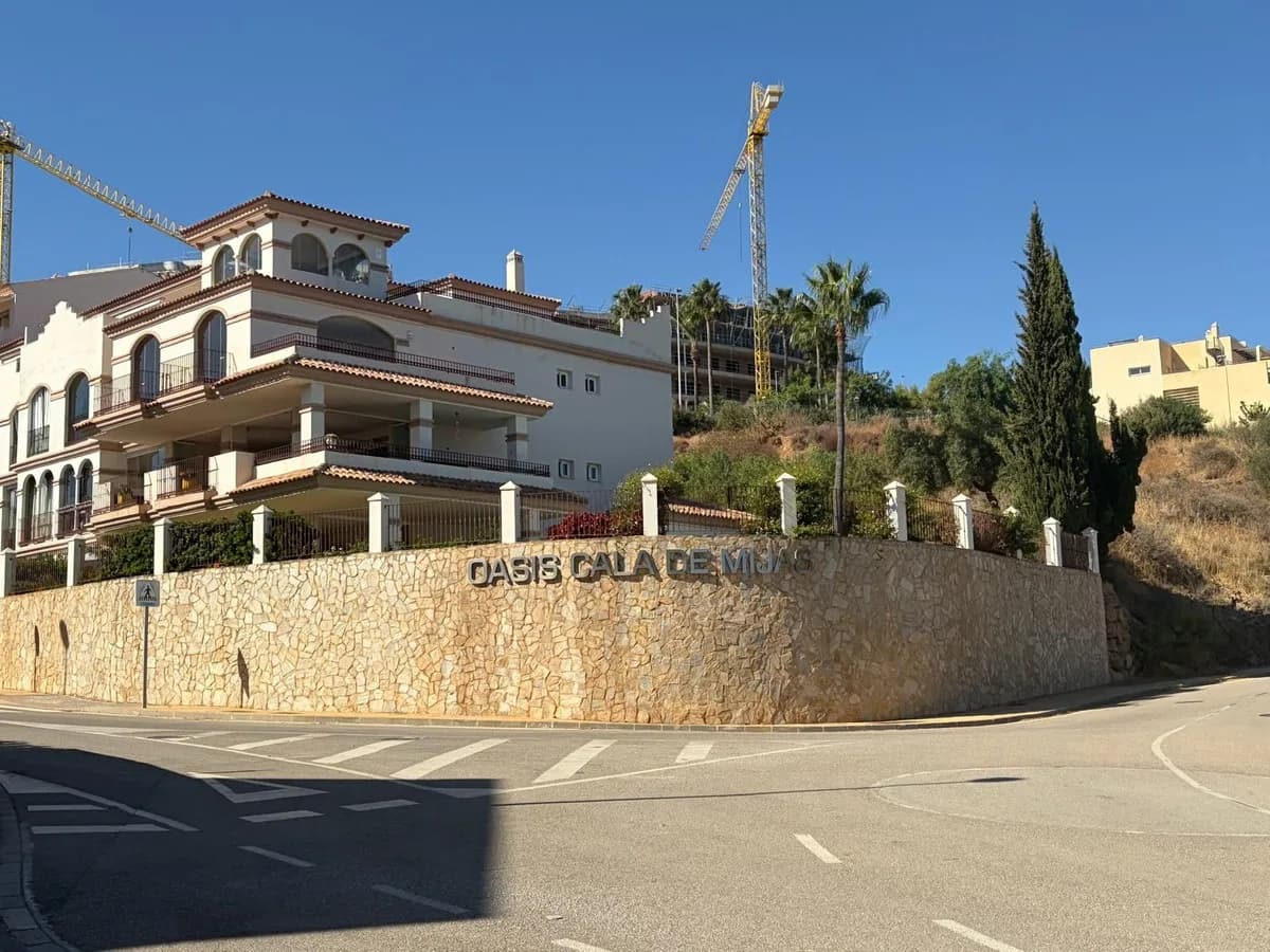 3 Bedroom Ground Floor Apartment for Sale in La Cala de Mijas, Málaga - Image 2