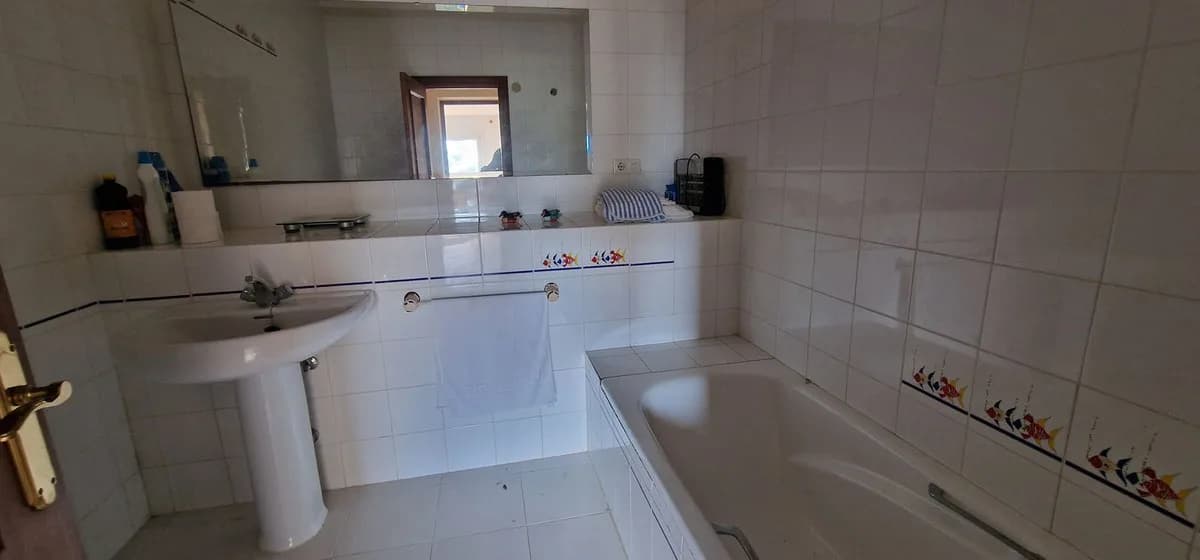 5 Bedroom Detached Villa for Sale in Manilva, Málaga - Image 9